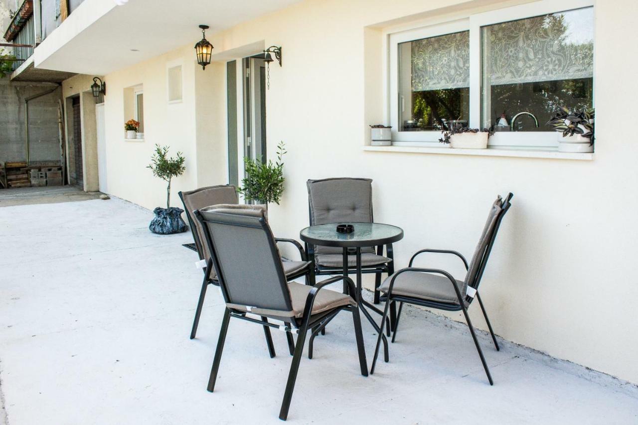 Apartment Verica In Duce - 20 Meters From The Beach Dugi Rat Exteriör bild